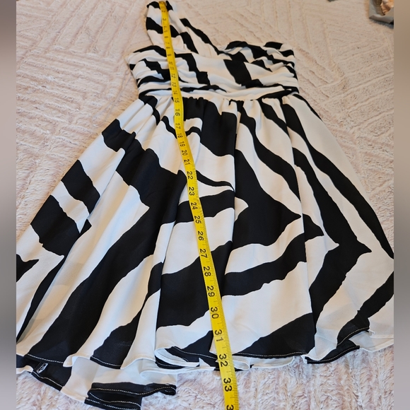 Zebra print one shoulder Express dress - Picture 6 of 7
